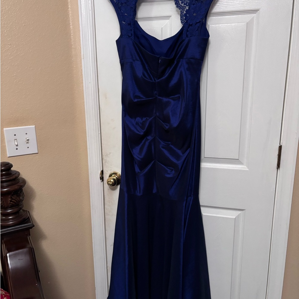 Elegant Navy Blue Lace Evening Dress